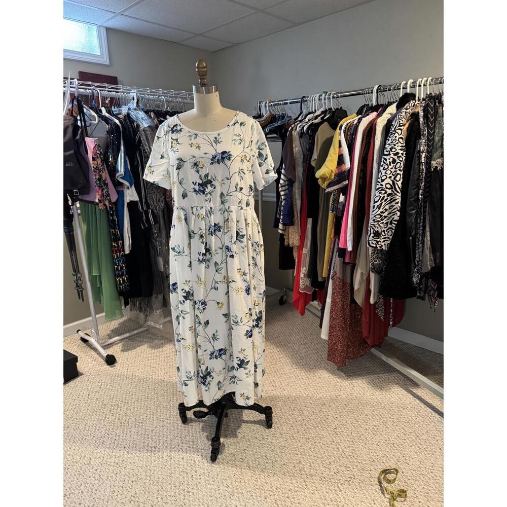 White Floral Short Sleeve Midi Dress with Pockets - Large